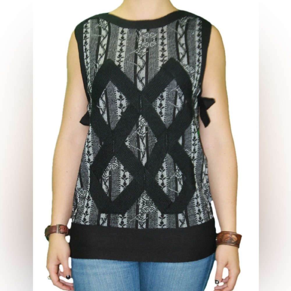 CUSTO BARCELONA Women's Cross Black Sleeveless Sweater